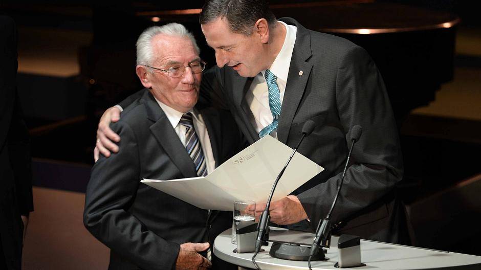 Verdienter Lohn: die Ehrenmitgliedschaft der Wuppertaler Bühnen für Günter...