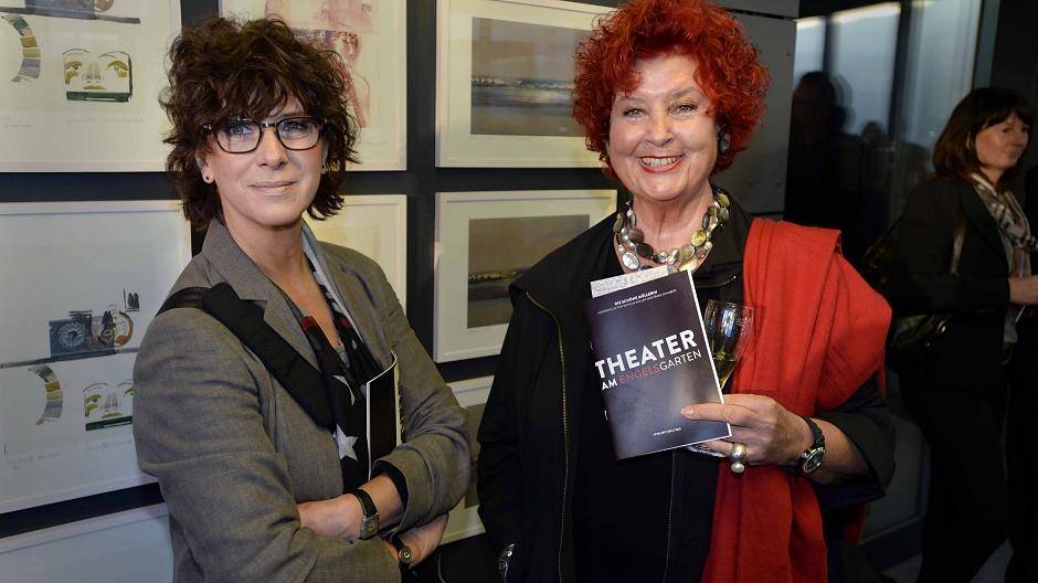 Besuch aus der Nachbarschaft: Bahnhofs-Besitzerin Christiane Rydl...