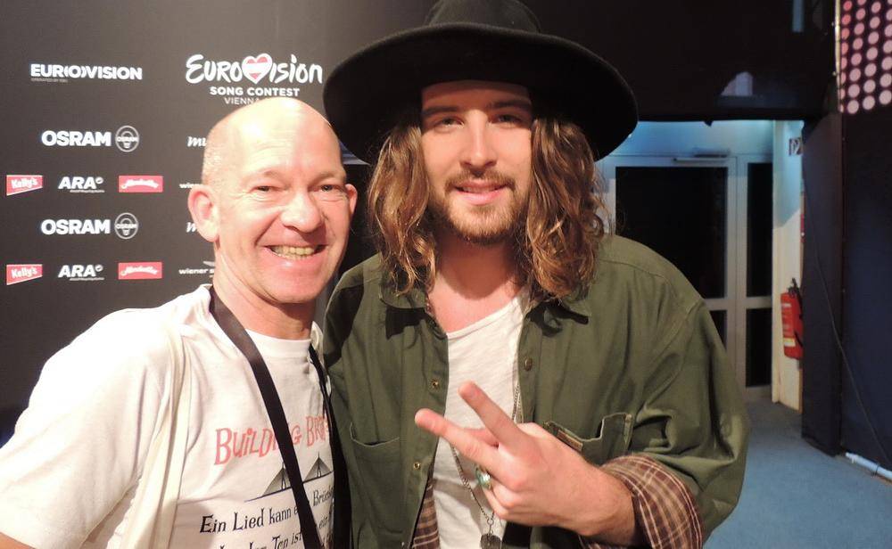 Die Gastgeber Österreich werden von der Gruppe "Makemakes" und dem Song "I'm yours"....