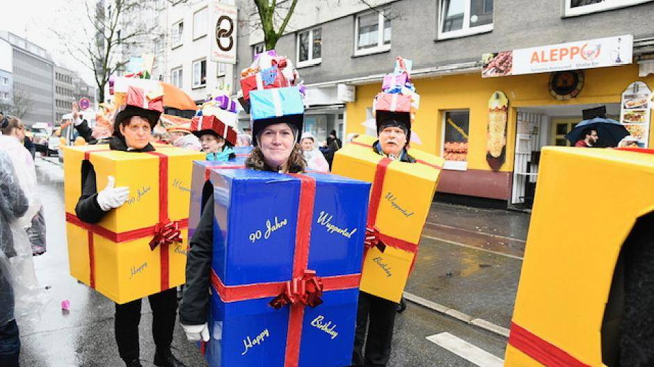  Da geht die Post ab - einer der Anwärter auf die einfallsreichste Kostümierung. 