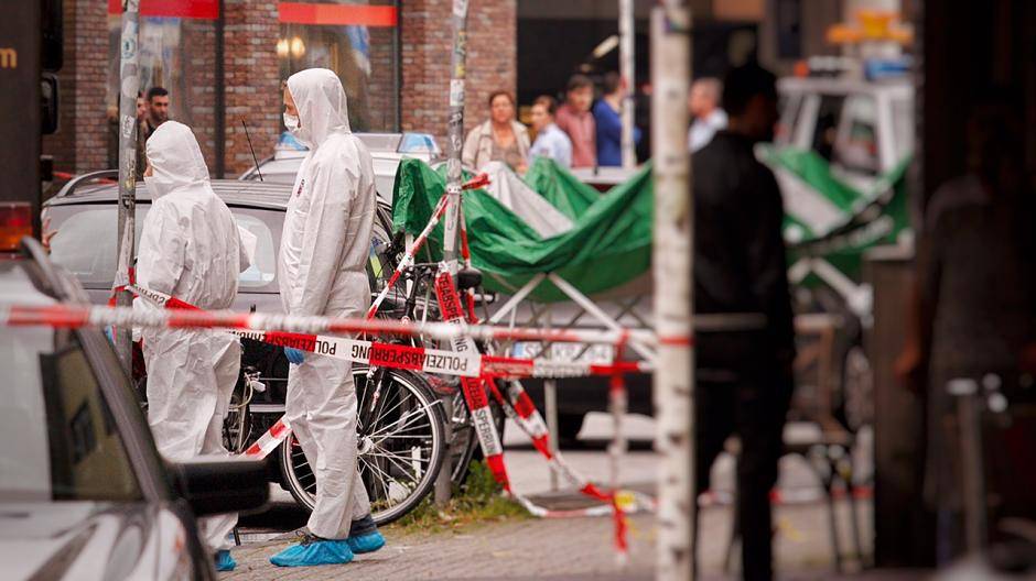  Die Spurensicherung am Tattag bei der Arbeit. 