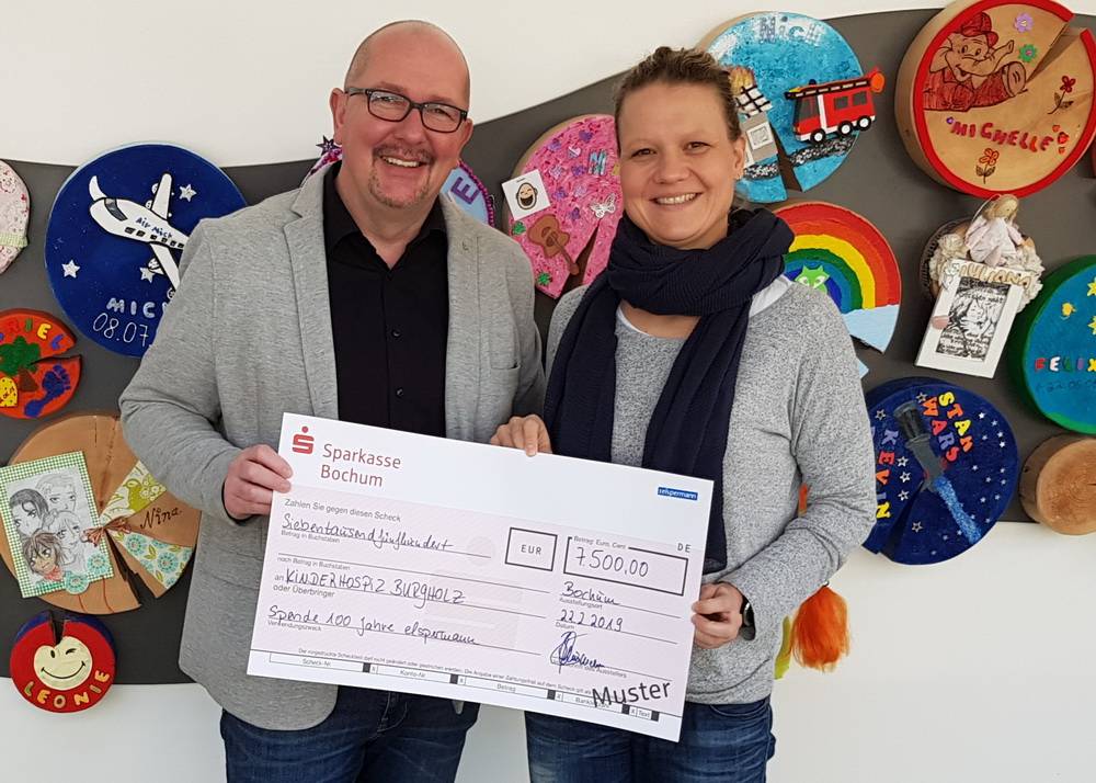  Dirk Miebach (Regionalvertriebsleiter Elspermann und Kerstin Wülfing (Geschäftsführung der Kinderhospiz-Stiftung Bergisches Land. 