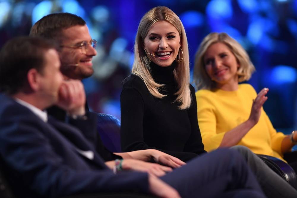  Backen ohne Schwierigkeiten? Supermodel Lena Gercke (kleines Foto) scheint die Idee aus dem Tal zu gefallen. 