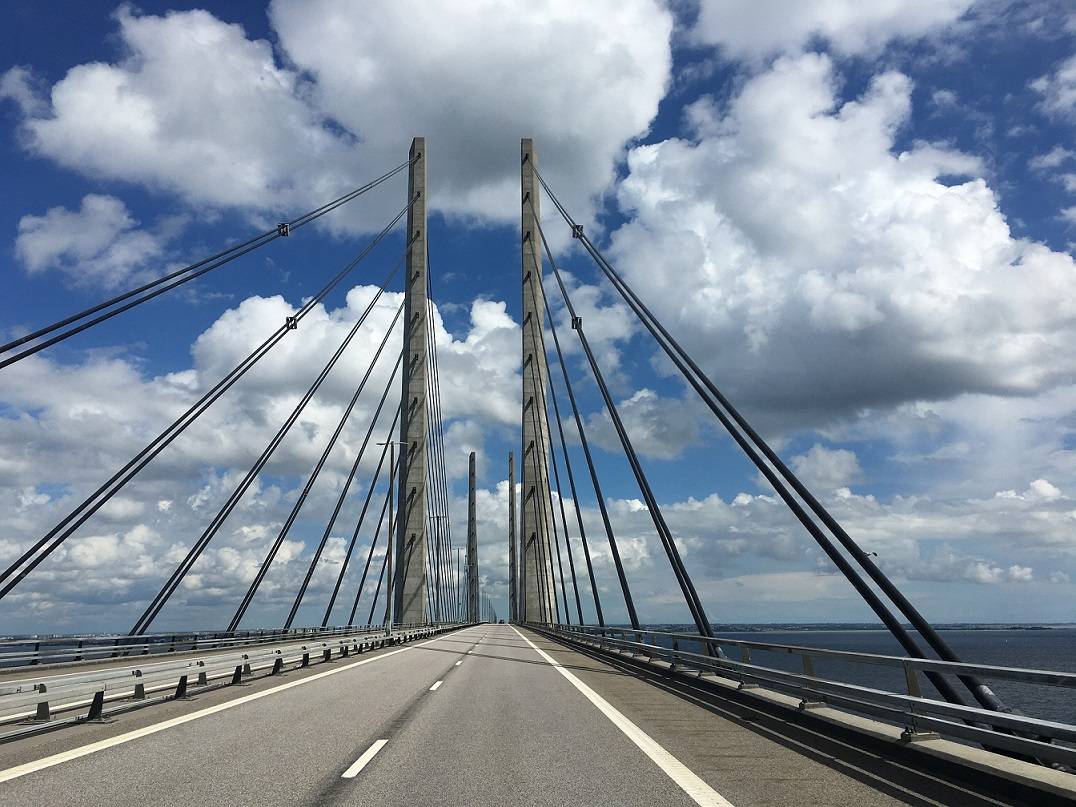  Wer mit dem Auto gen Dänemark reist, könnte diese Brücke bei Öresund passieren. 