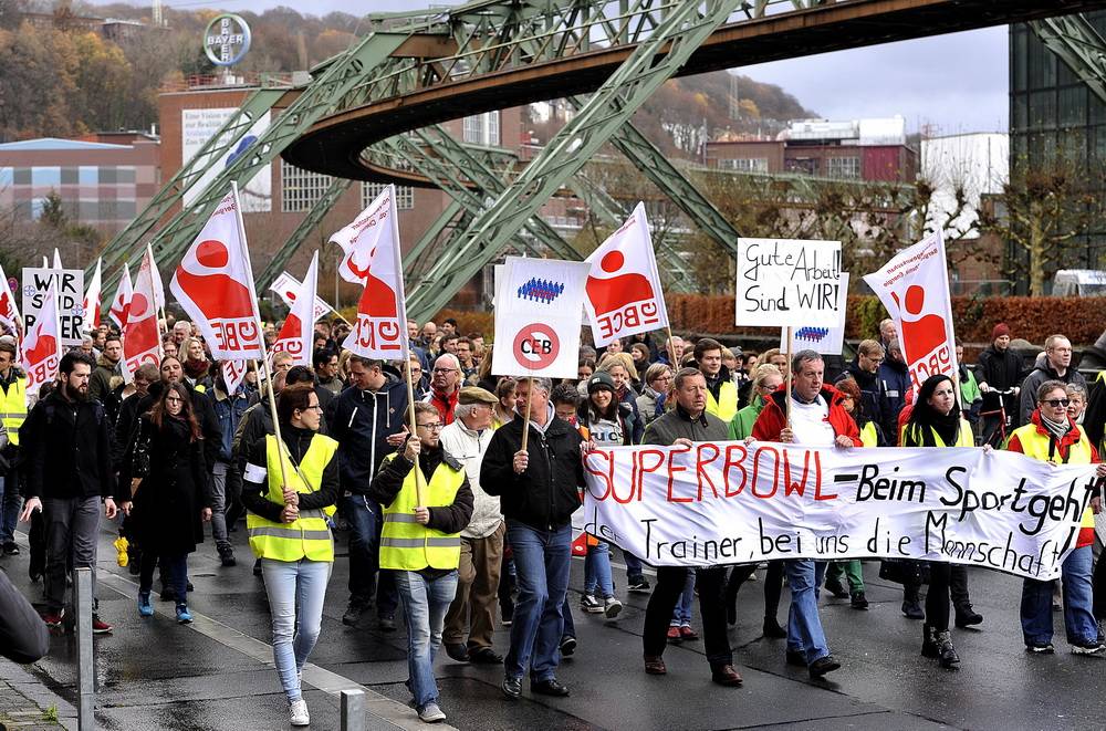  Die Demonstranten zogen über die Talachse. 