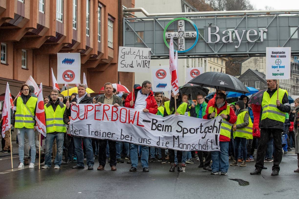 Bayer: Demo gegen Stellenabbau