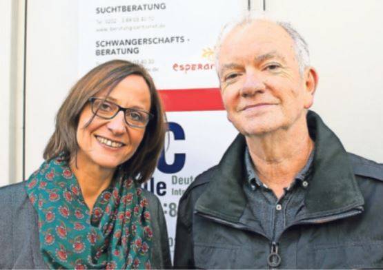  Abteilungsleiterin Gabriele Kirchner pendelt zwischen der Suchthilfe in Wuppertal und dem Standort in Solingen hin und her. Detlef Kraaz arbeitet schon sein ganzes Leben lang für die Caritas. 