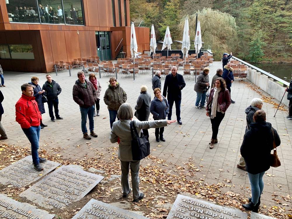  Besuch im Brückenpark. 