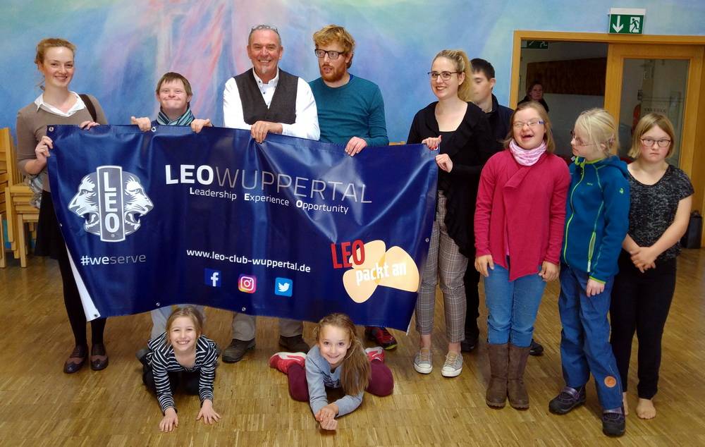  Gute Laune bei der Spendenübergabe. 