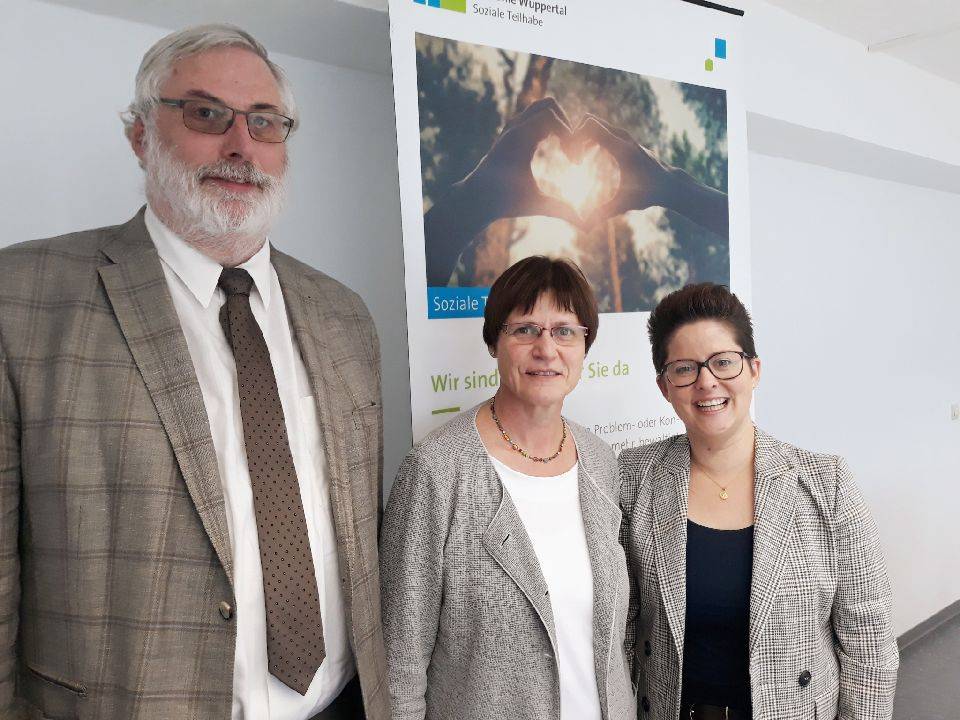  Für ein toleranteres Miteinander (v.l.): Dr. Martin Hamburger (Direktor der Diakonie Wuppertal), Ilka Federschmidt (Superintendentin der Ev. Kirche in Wuppertal) und Mirjam Michalski (Geschäftsführerin der Diakonie Wuppertal - Sozialen Teilhabe gGmbH). 