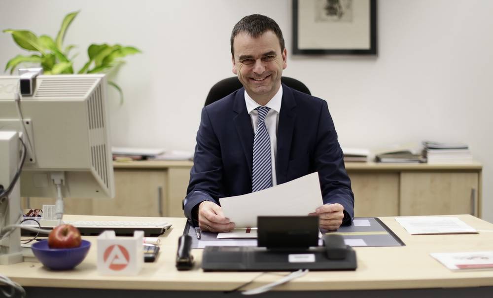  „Mit Ende der Sommerferien werden wieder mehr offene Stellen gemeldet, der Arbeitsmarkt ist in unverändert stabiler Verfassung“, so Martin Klebe, Chef der Agentur für Arbeit Solingen-Wuppertal. 