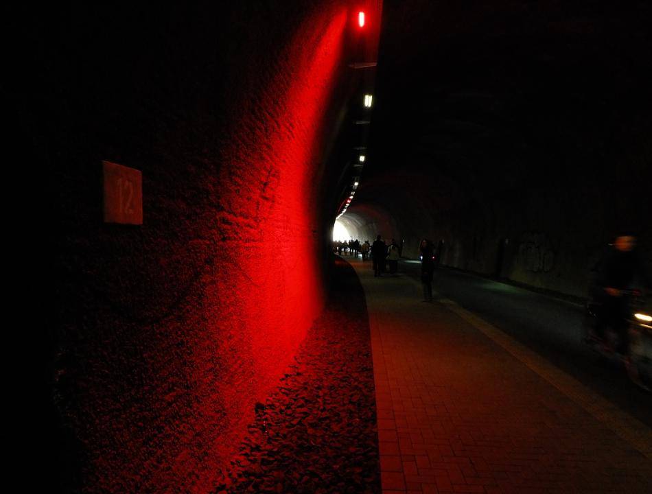 Schummeriges Tunnellicht