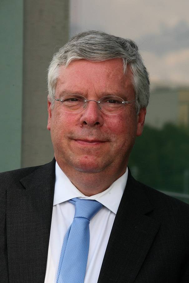  Jürgen Hardt. 