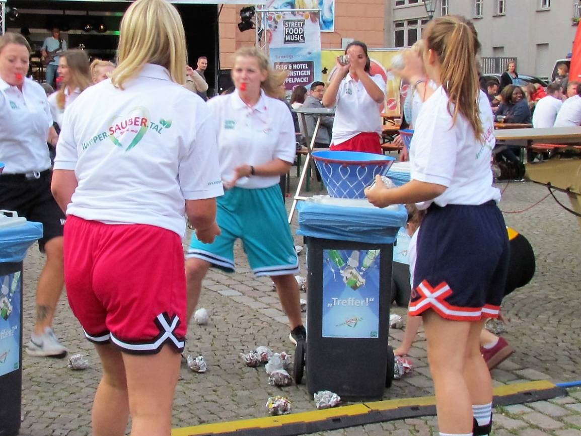 Für mehr Umweltschutz: Basketballerinnen inszenieren Flashmob