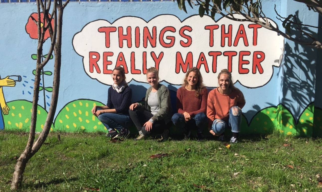  Um die Finanzierungslücke des Projekts im Township Nyangsa zu überbrücken, haben die Studentinnen Viviane Witkop, Aileen Reichmann, Lina Feder und Anna Mader (v.l.) eine Crowdfunding-Kampagne gestartet. 