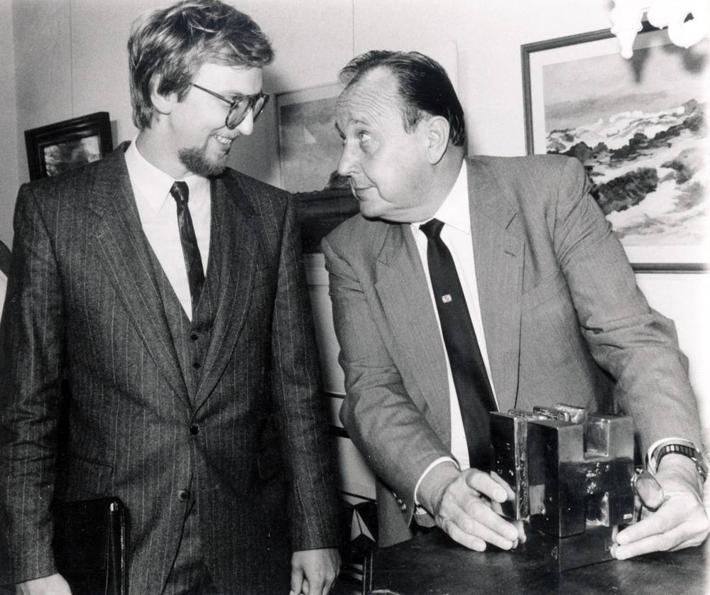  Am Rande eines Termins in der Palette Röderhaus: Genscher im Gespräch mit dem Autor des Artikels (ausweislich der Brillenmode um 1986 ...). 