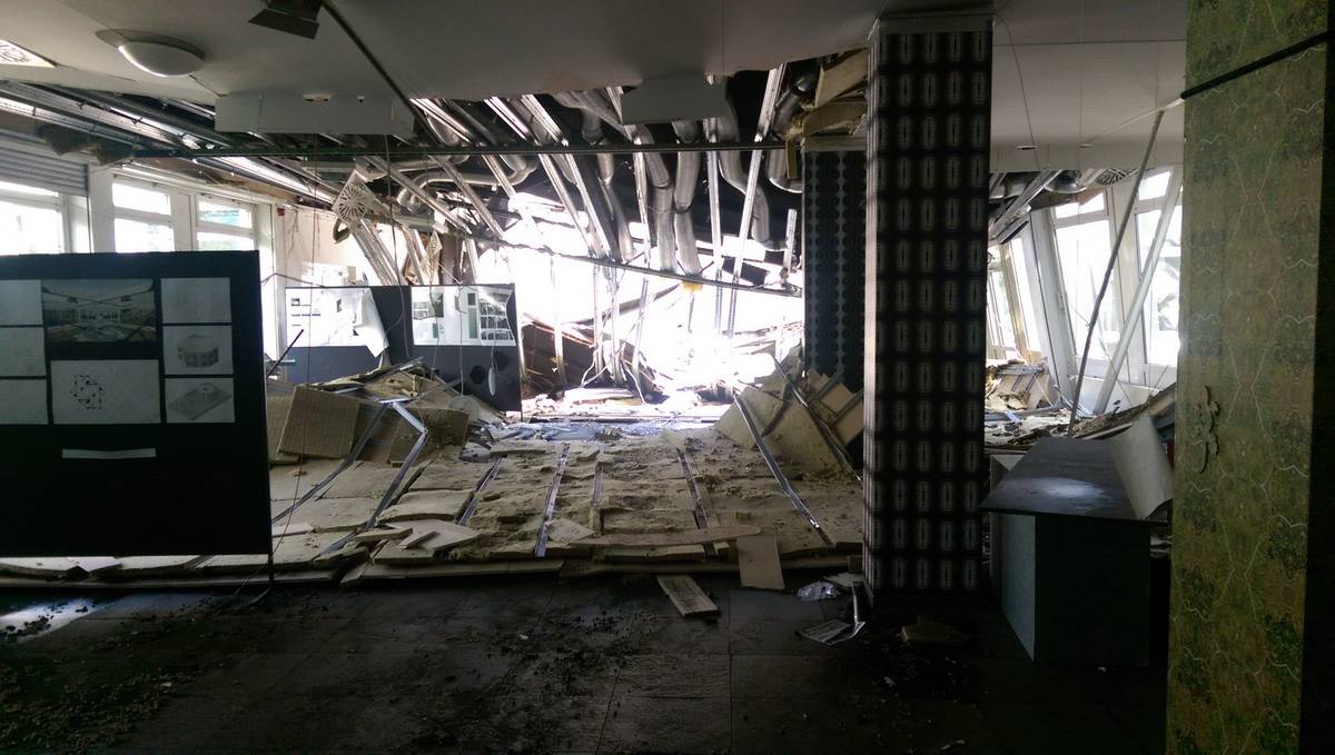  Blick in das verwüstete Uni-Gebäude am Haspel. 