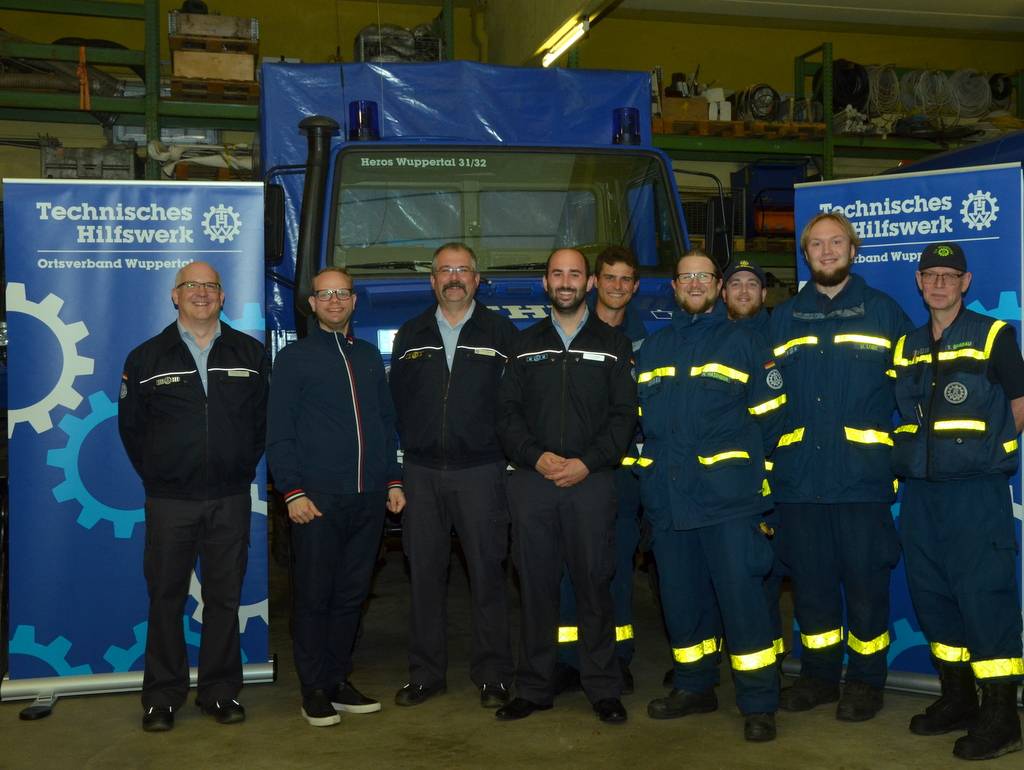  Helge Lindh (2.v.li.) zu Gast beim THW. 