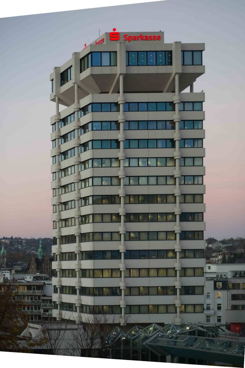  Im Sparkassenturm stellte der Vorstand die Bilanz für 2017 vor.  