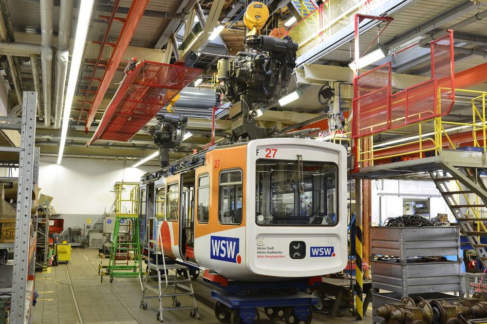 300 Busse, 3.671 Kilometer Stromkabel