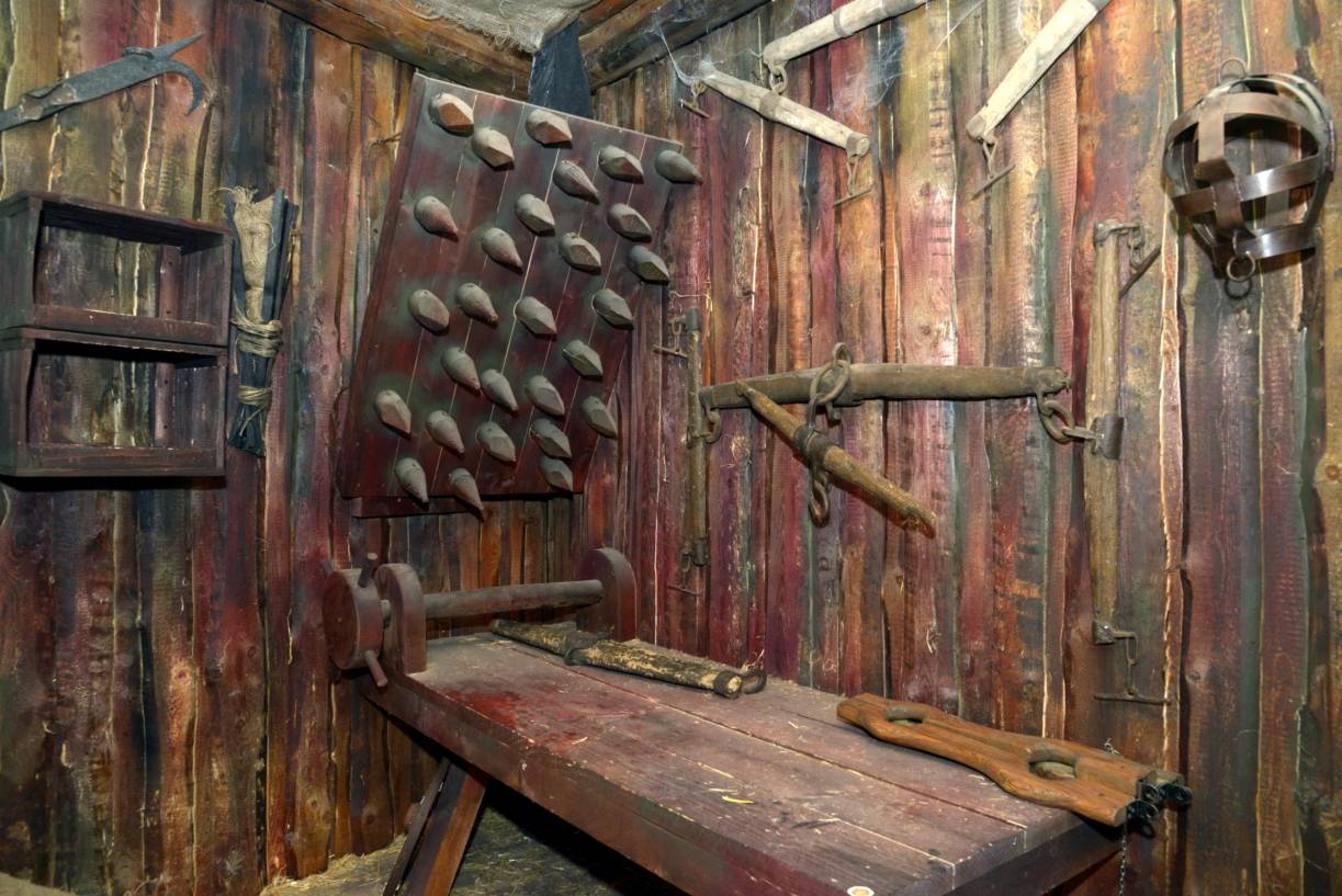  Ein Blick ins Henkerzimmer. Dieses Spiel ist erst ab 16 Jahren empfohlen.  