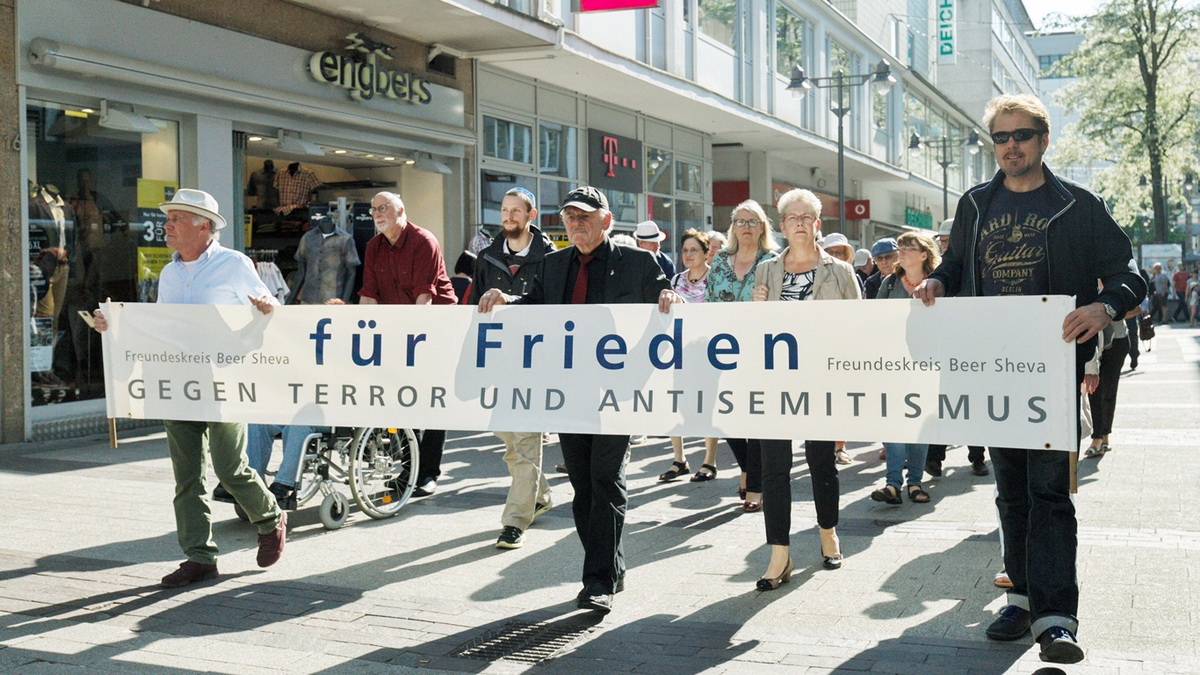 120 Teilnehmer demonstrieren in Wuppertal für Frieden