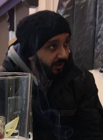  Mit diesem Bild sucht die Polizei nach dem Betrüger.  