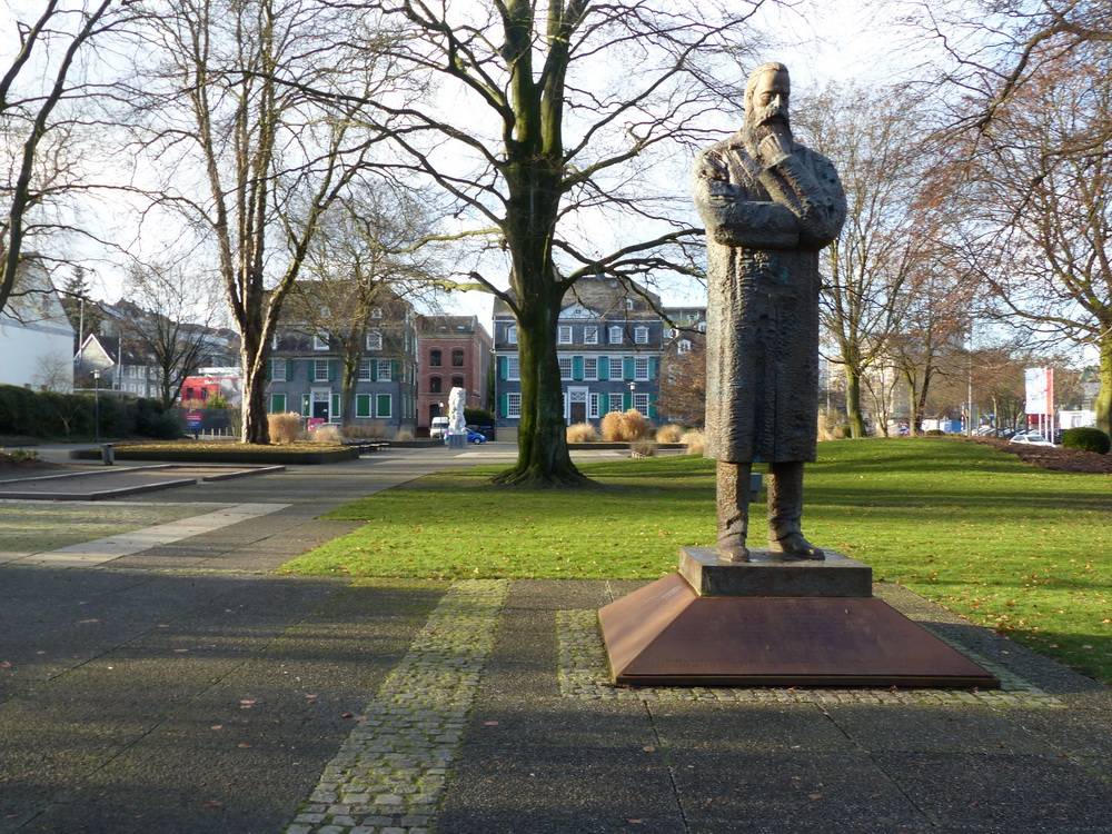  Skeptischer Blick von Friedrich Engels: Wie wird man seinen Geburtstag 2020 feiern? 