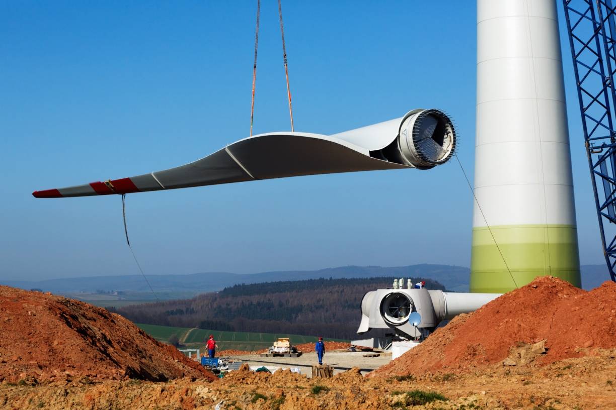  Private Anleger können sich auch durch eine Investition in Windkraftanlagen an der Energiewende aktiv beteiligen. 