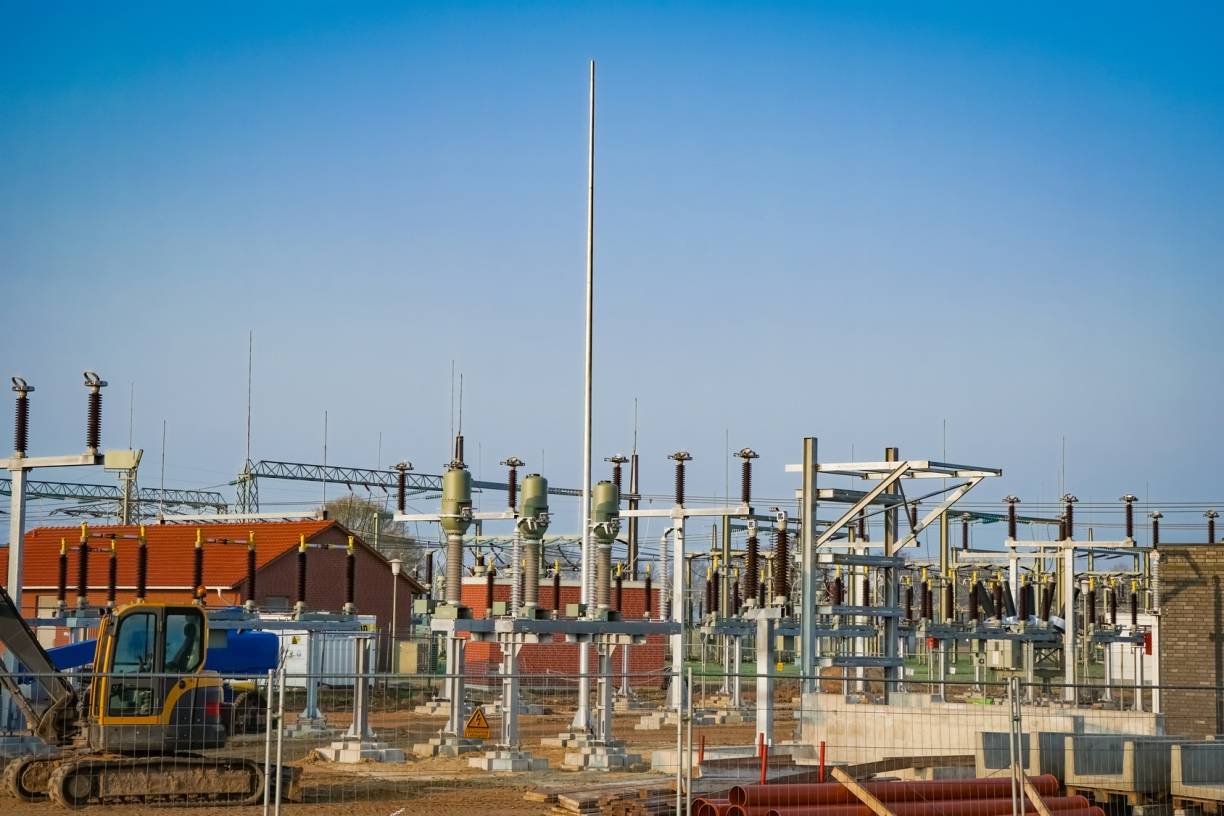  Vor allem im Bereich der regionalen und lokalen Stromverteilung müssen die Netze stärker ausgebaut werden um für den steigenden Bedarf an Kapazitäten gerüstet zu sein. 