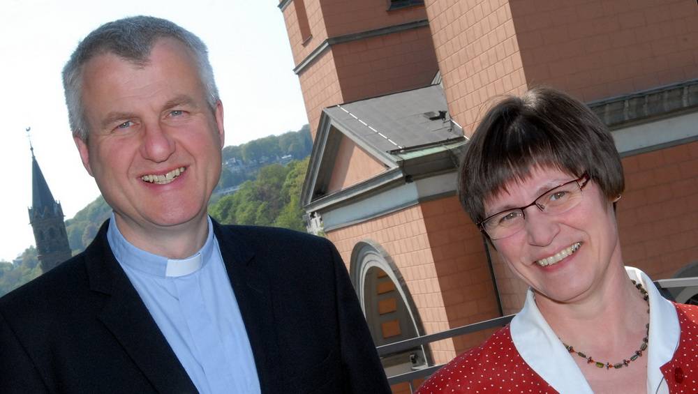  Superintendentin Ilka Federschmidt und Stadtdechant Dr. Bruno Kurth wünschen mit diesem gemeinsamen Beitrag ein gesegnetes Osterfest. 