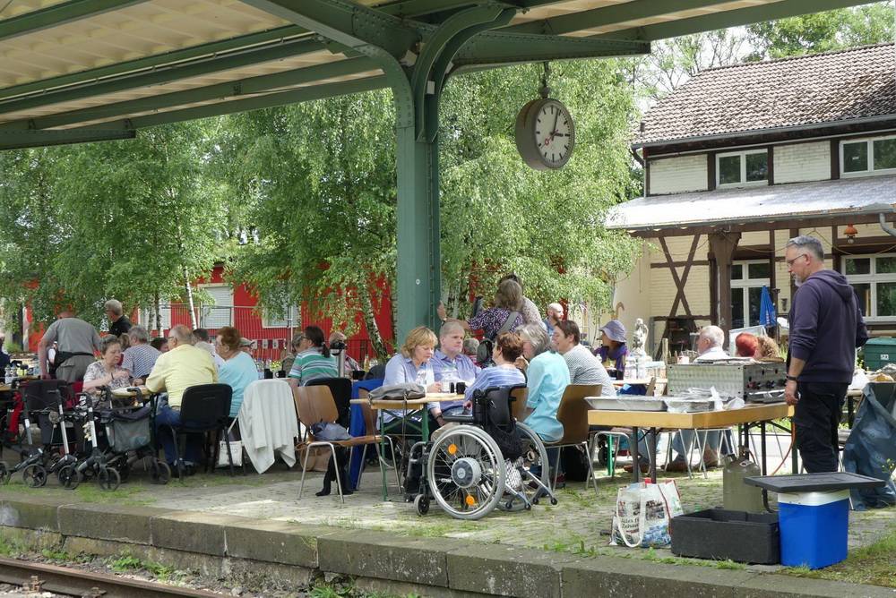  Mit 70 Gästen feierte die Wuppertaler Sektion der Deutschen Multiple Sklerose-Gesellschaft am Trassenbahnhof Loh. 
