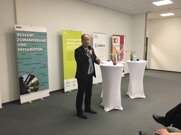  Am Freitag feierten rund 100 Gäste, unter anderem der NRW-Minister für Integration Joachim Stamp an der Friedrich-Engels-Allee 28 die Eröffnung.  