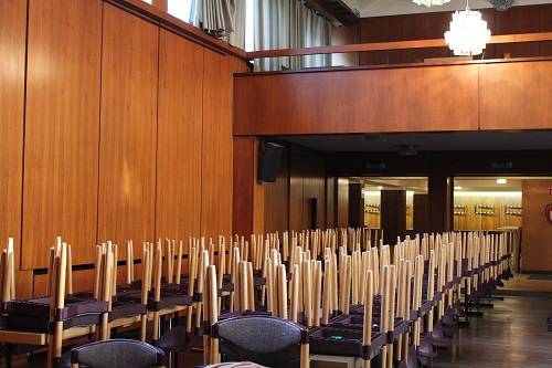  Seit dem Pfarrkarneval sind die Stühle hcohgestellt. Die Veranstaltung am Karnevalssamstag war wohl die letzte in dem 51 Jahre alten Saal.  