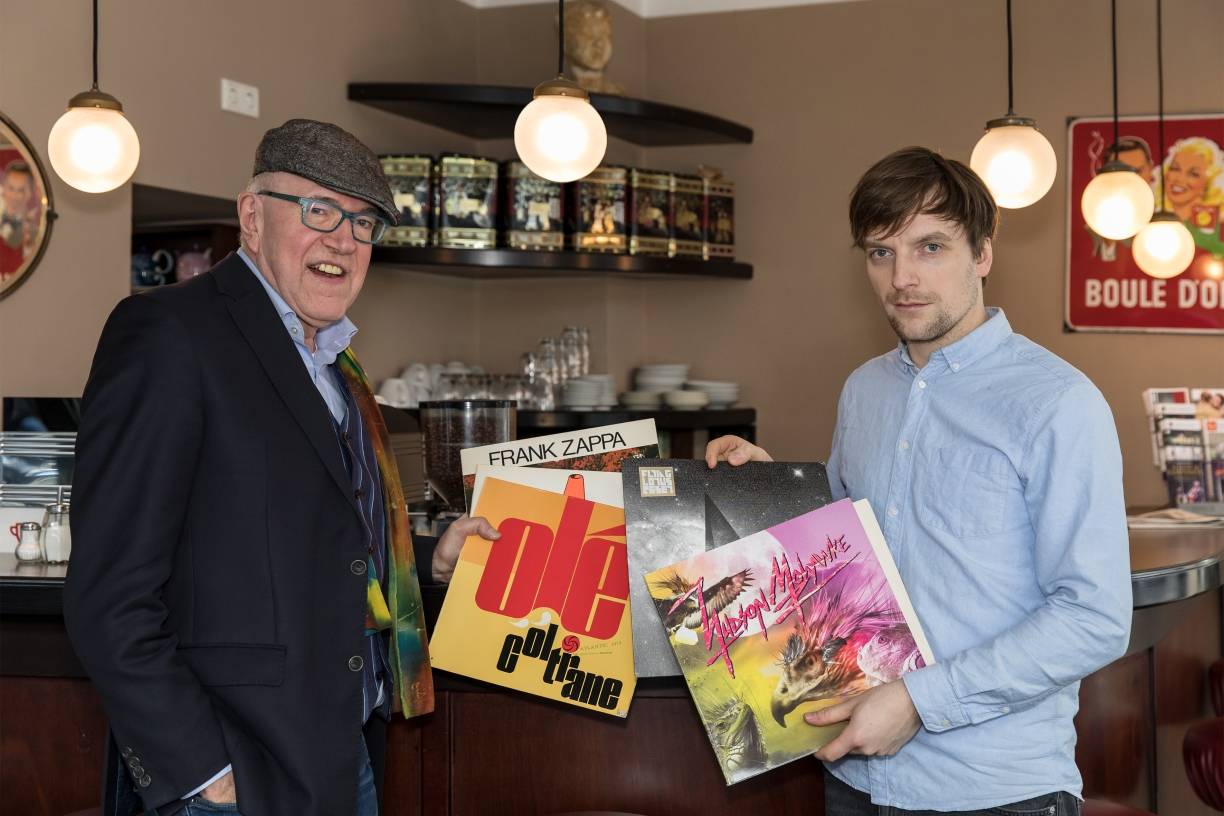  33 Lebensjahre liegen zwischen Rainer Widmann und Maik Ollhoff. 48 Jahre zwischen John Coltranes Album „Olé“ und Hudson Mohawkes „Butter“. Und doch sind sich beide musikalisch ganz nah. 