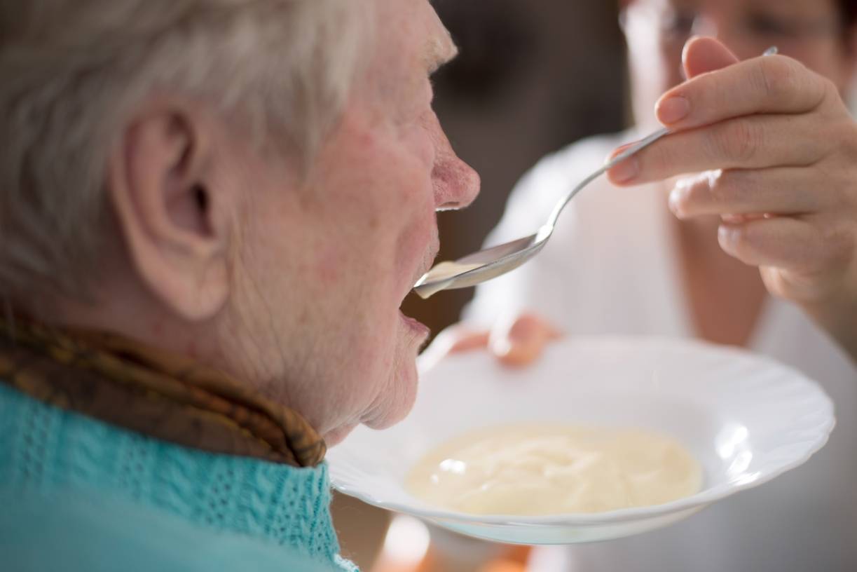  Eine Stärkung der Angehörigenpflege würde gleichzeitig Entlastungen für die Pflegekräfte bedeuten. 