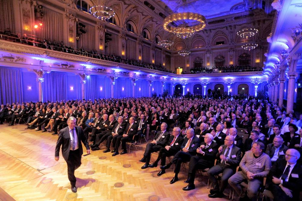  Volles Haus auf dem Johannisberg. 