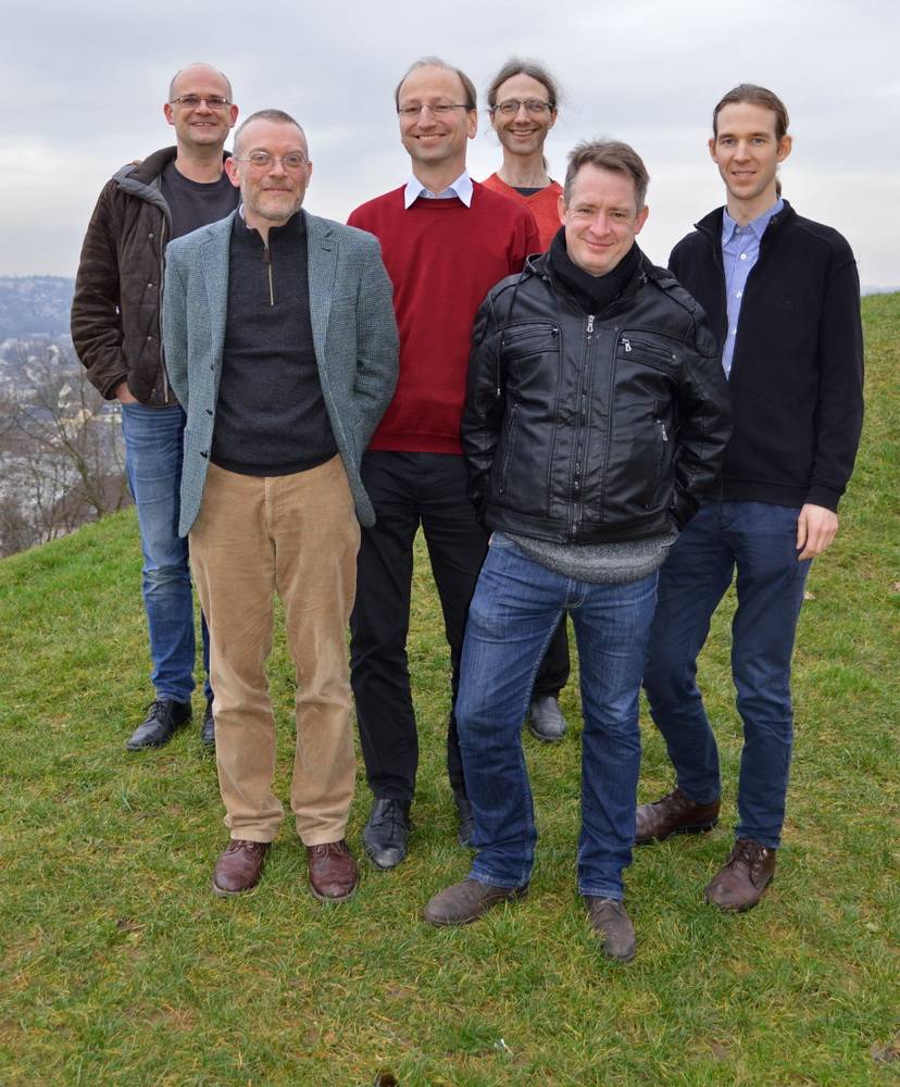  Arbeitsgruppentreffen auf dem Campus Grifflenberg (v.l.): Prof. Dr. Markus Reineke (Ruhr-Universität Bochum), Prof. Dr. Stefan Schröer (Heinrich-Heine-Universität Düsseldorf), Prof. Dr. Jens Hornbostel (Bergische Universität Wuppertal), Prof. Dr. Immanuel Halupczok (Düsseldorf), Prof. Dr. Sascha Orlik (Wuppertal) und Juniorprof. Dr. Marcus Zibrowius (Düsseldorf). Auf dem Foto fehlen Prof. Dr. Britta Späth (Wuppertal) und Prof. Dr. Benjamin Klopsch (Düsseldorf). 