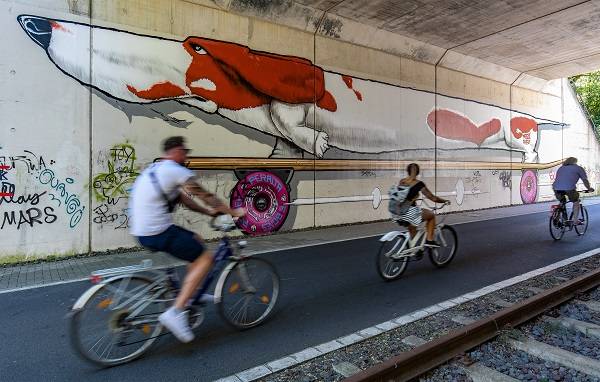  Trassenkunst kurz hinter dem Bahnhof Loh. Wer die Augen aufhält, hat entlang der Nordbahntrasse allerhand zu entdecken.  