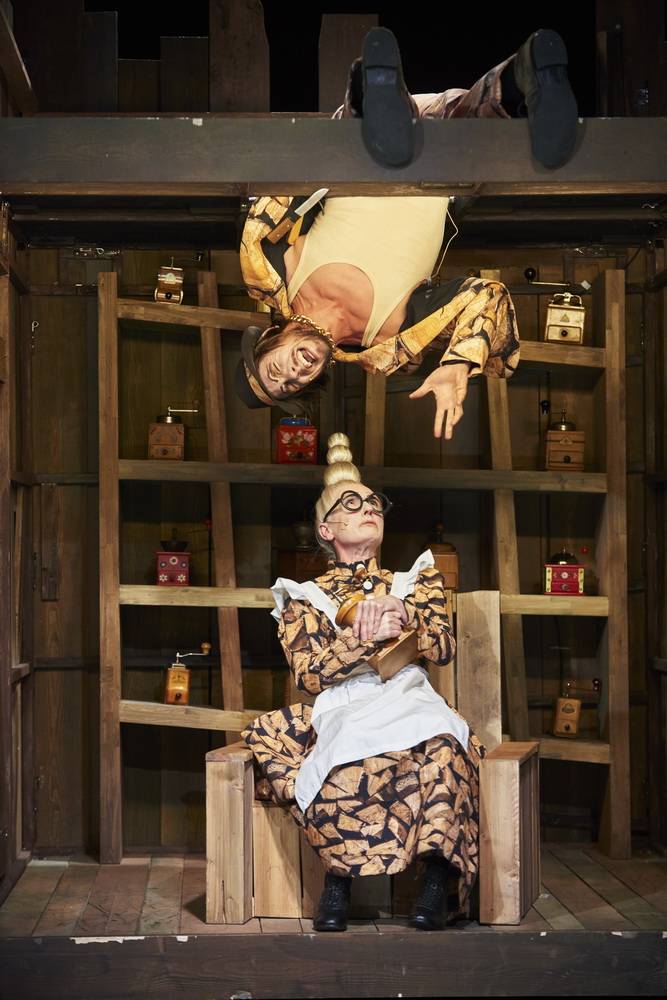  Zurück auf der Bühne: Julia Wolff mit Kollege Alexander Peiler in der aktuellen „Räuber Hotzenplotz“-Inszenierung. 