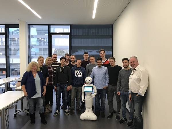 Roboter Pepper besucht Vorlesung der Uni