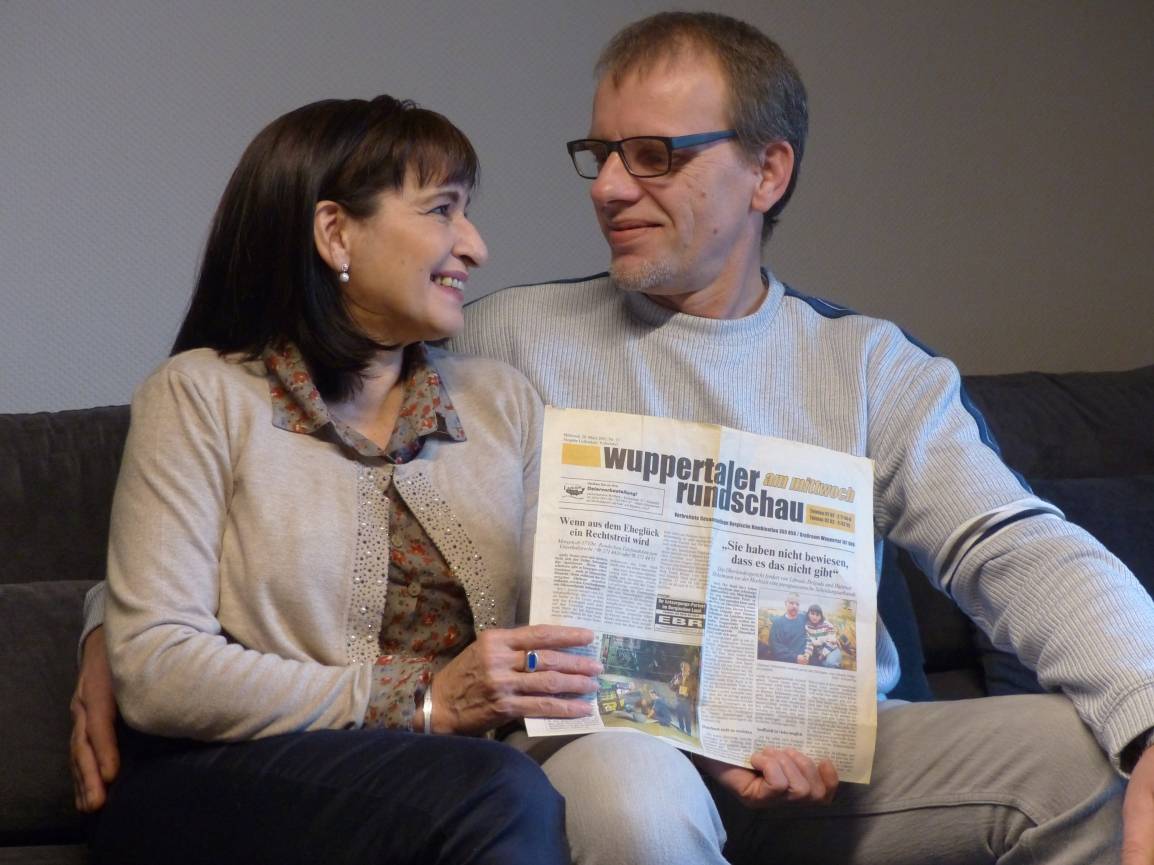  Librada Delgado Torres und Dieter Hehemann haben noch die Rundschau von vor 16 Jahren aufbewahrt, als die Redaktion das erste Mal über den kuriosen Fall berichtete. 