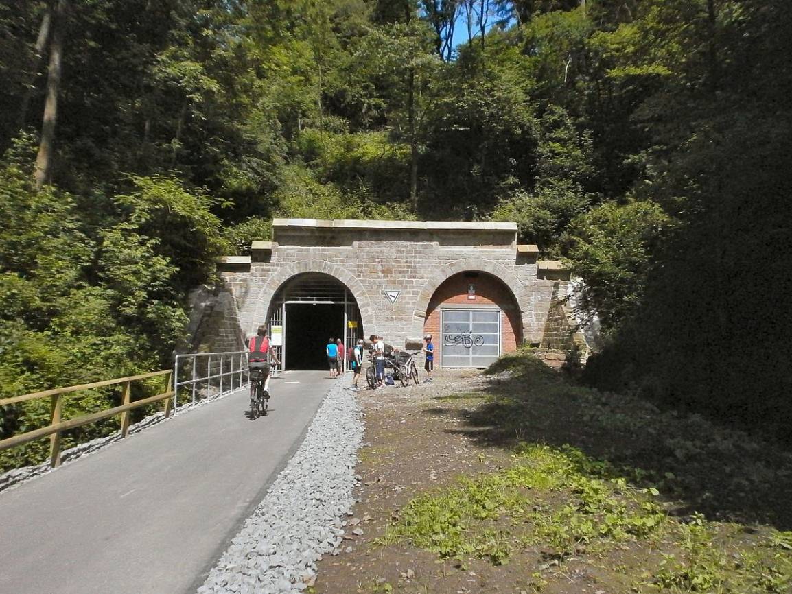  Im Sommer bietet der Tunnel eine Abkühlung. Im Winter dient er Fledermäusen als Herberge.  