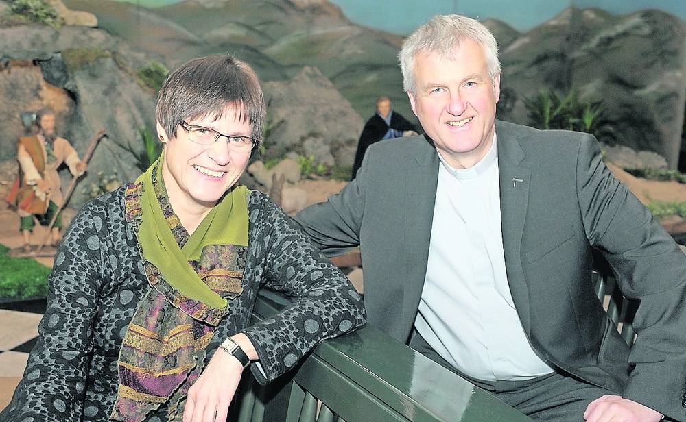  Superintendentin Ilka Federschmidt und Stadtdechant Dr. Bruno Kurth wünschen mit diesem gemeinsamen Beitrag ein frohes Weihnachtsfest. 