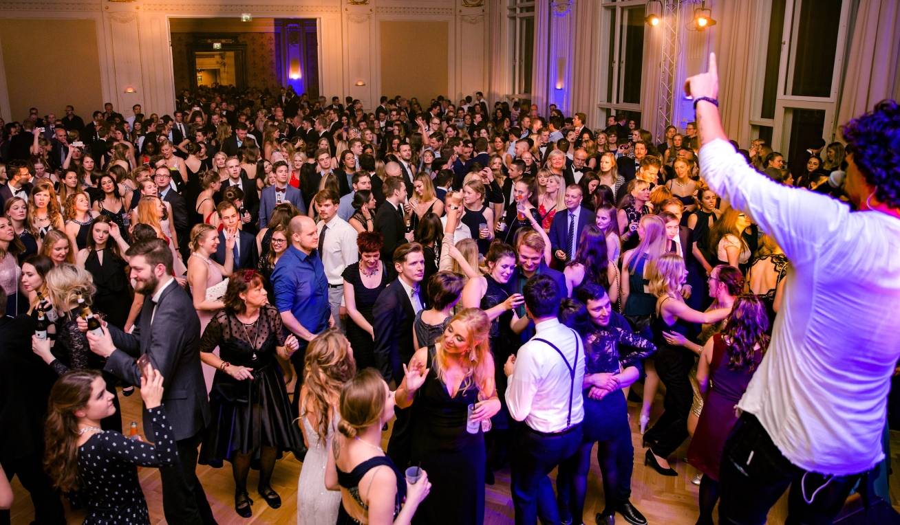 Studenten feiern bis in den Morgen