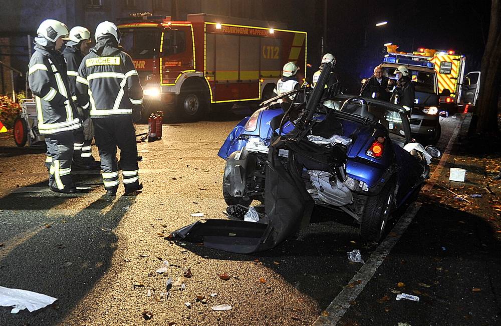  Der Wagen war ein Totalschaden. 