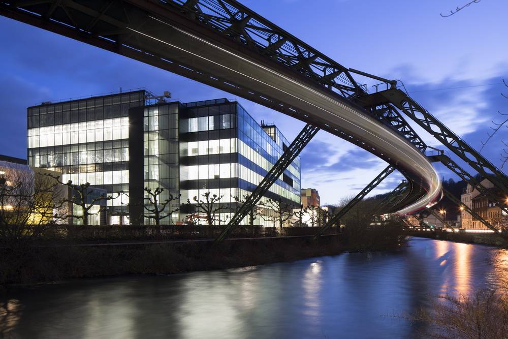  In Wuppertal steht das älteste Bayer-Werk. 