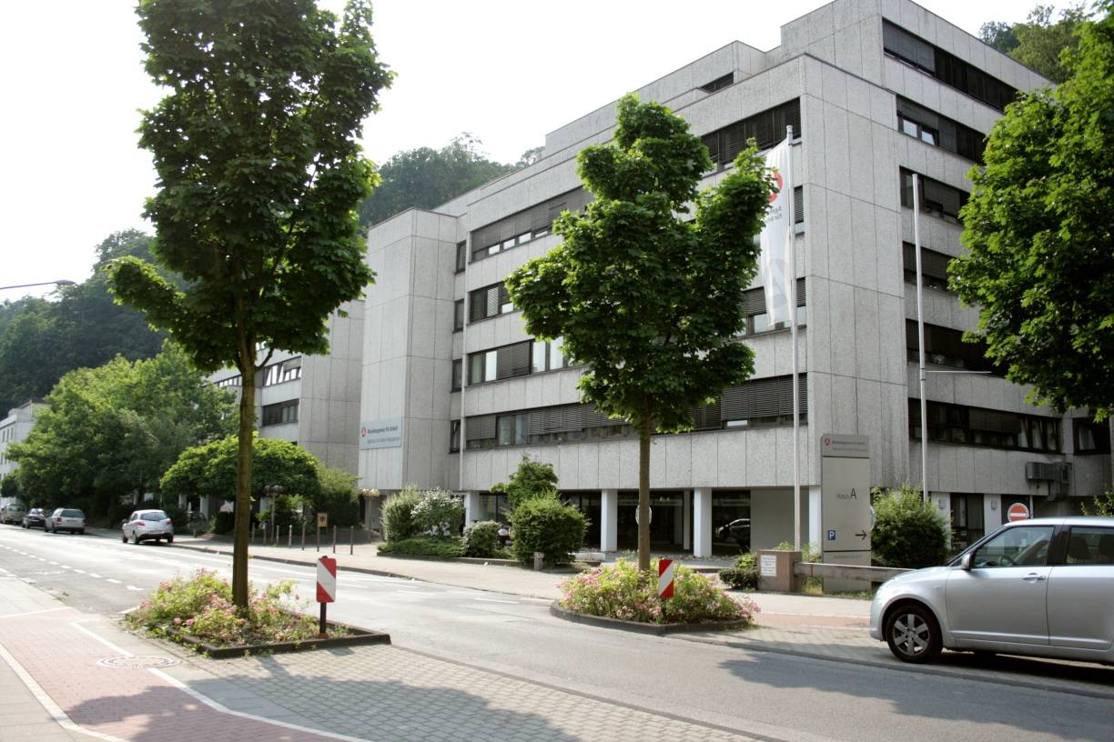 16.323 ohne Job - oder 31.338