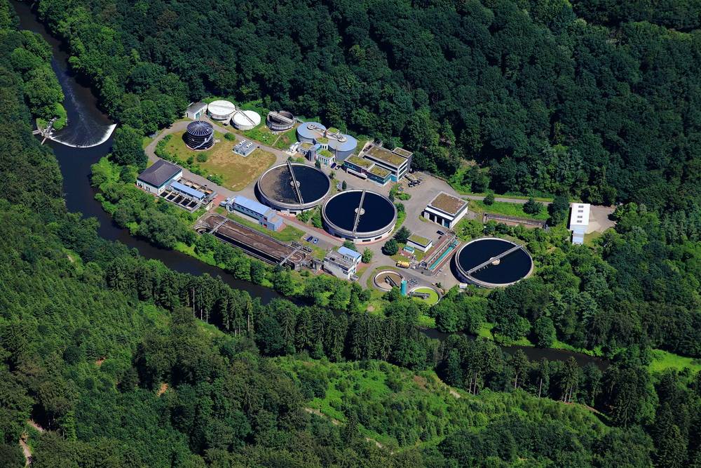  Das Klärwerk Burg on oben. 