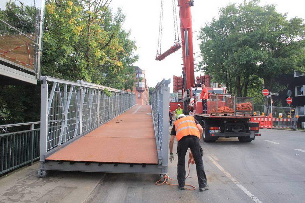 Fußgänger-Behelfsbrücke gesperrt